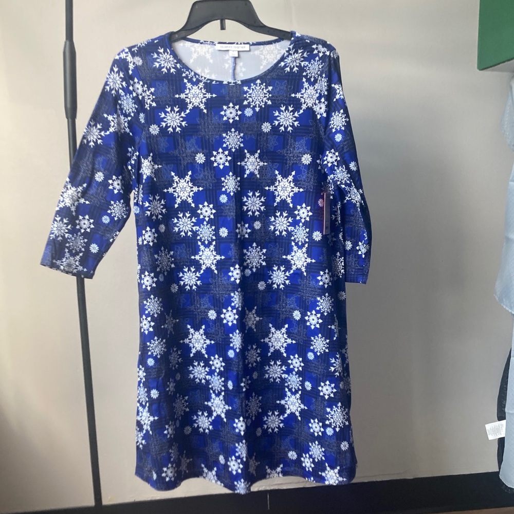 Snowflake and plaid print 3/4 sleeve nightshirt nightgown size S